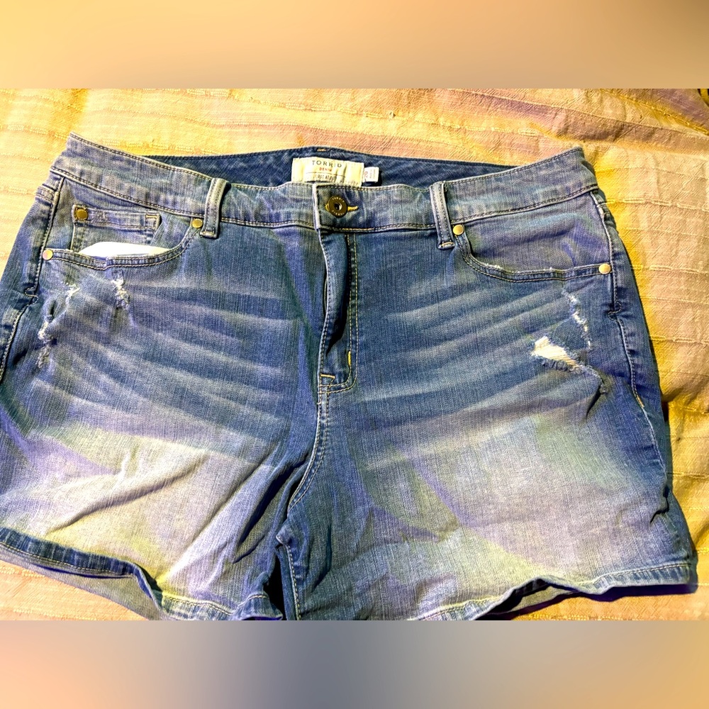 New Torrid Distressed Denim Midi Shorts size 18